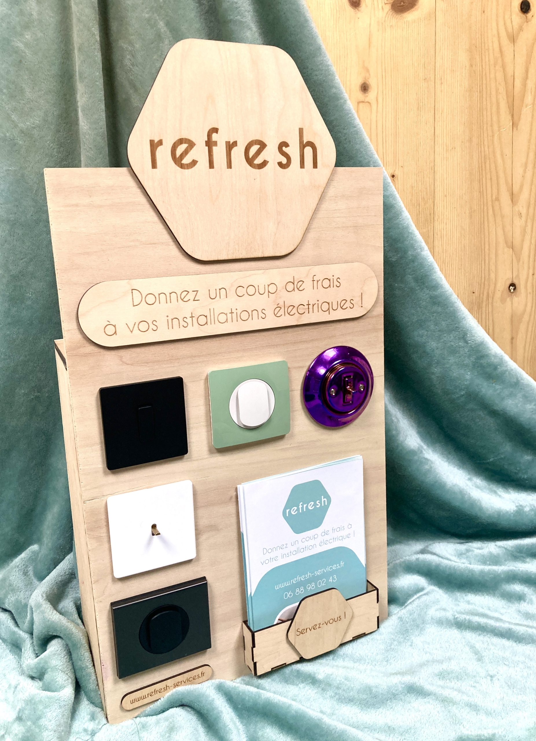 Présentoir prises et interrupteurs électriques, Nantes, Saint-Herblain